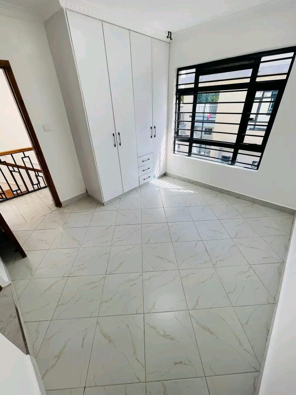 Mugutha 4 Bedroom House Image 8